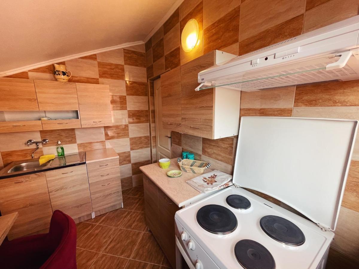 Vila Duricic 300M Od Mora Hotel Ðenovići Bagian luar foto