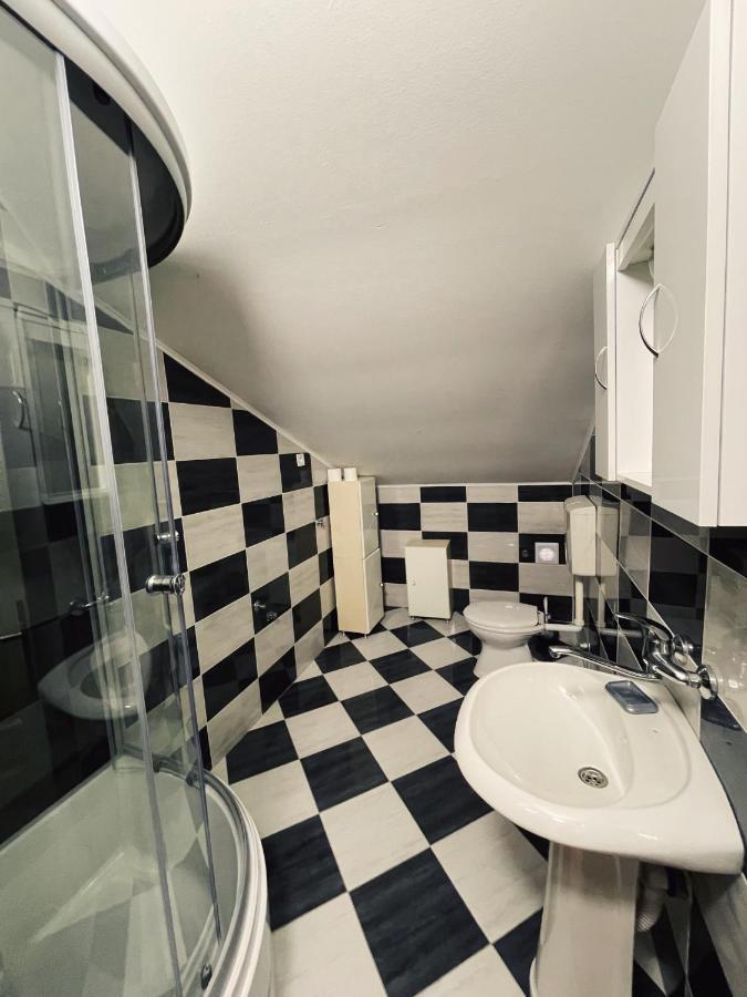 Vila Duricic 300M Od Mora Hotel Ðenovići Bagian luar foto
