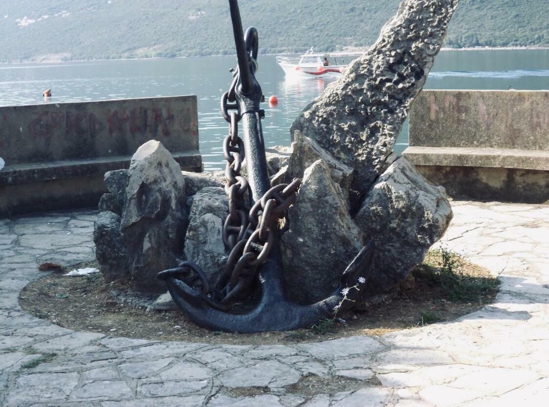 Vila Duricic 300M Od Mora Hotel Ðenovići Bagian luar foto