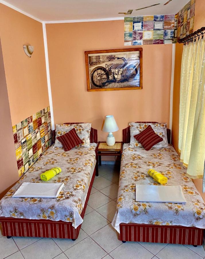 Vila Duricic 300M Od Mora Hotel Ðenovići Bagian luar foto