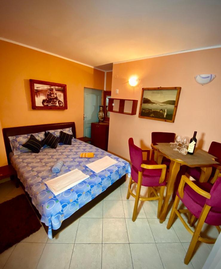 Vila Duricic 300M Od Mora Hotel Ðenovići Bagian luar foto