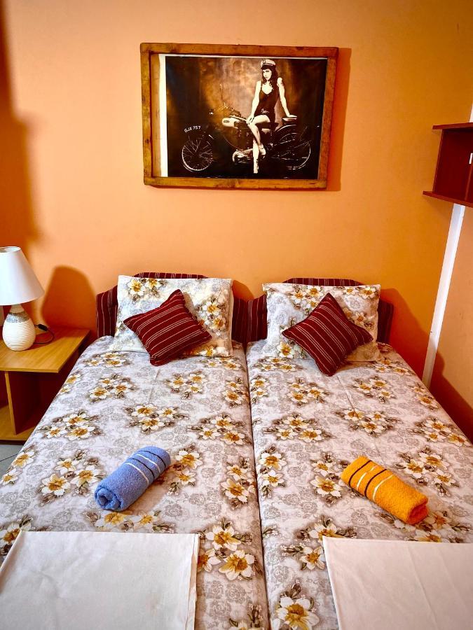 Vila Duricic 300M Od Mora Hotel Ðenovići Bagian luar foto