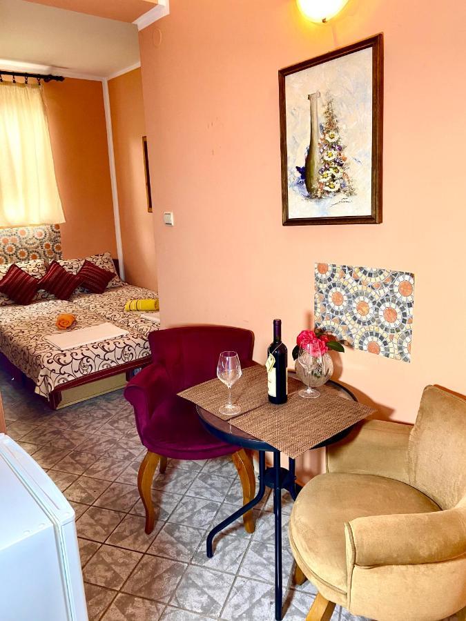 Vila Duricic 300M Od Mora Hotel Ðenovići Bagian luar foto