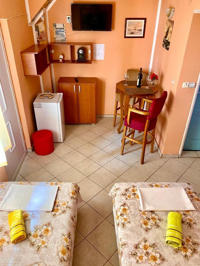 Vila Duricic 300M Od Mora Hotel Ðenovići Bagian luar foto