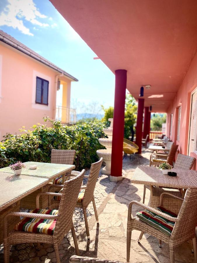 Vila Duricic 300M Od Mora Hotel Ðenovići Bagian luar foto